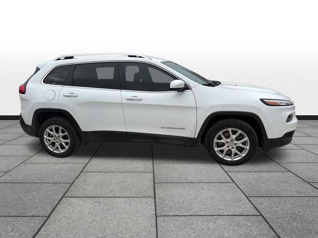 Used 2017 Jeep Cherokee Latitude image 4