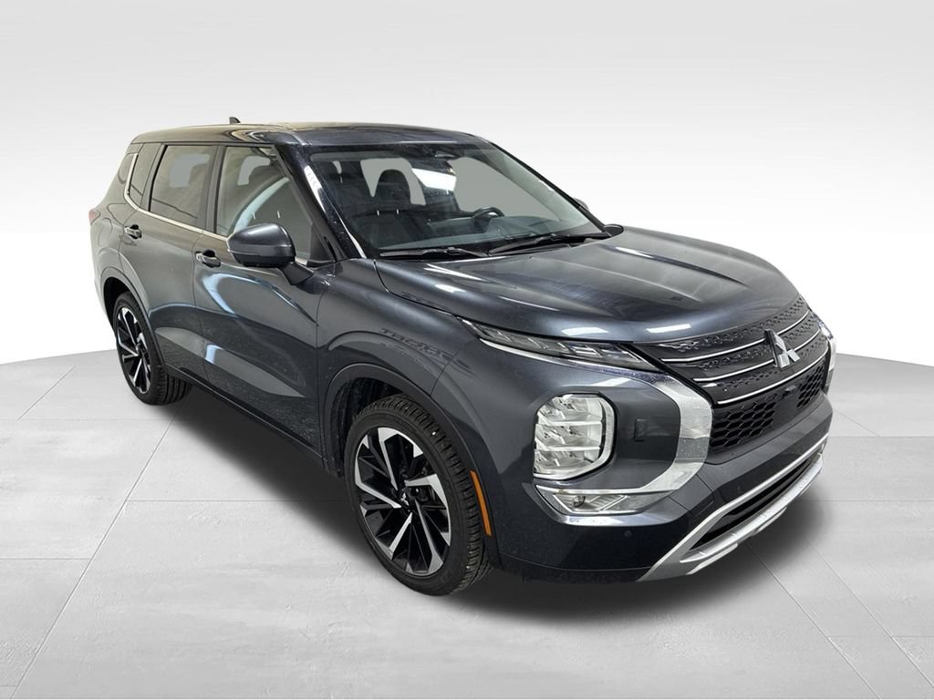 Used 2024 Mitsubishi Outlander SE AWD/4WD image 3