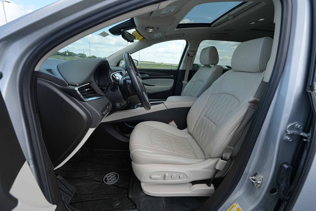 Used 2022 Buick Enclave Avenir w/ Avenir Technology Package AWD/4WD image 16
