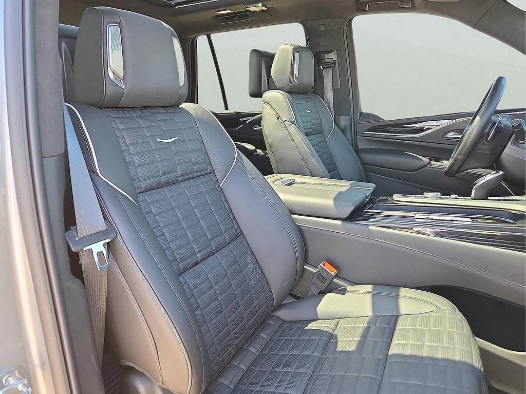Used 2024 Cadillac Escalade V AWD/4WD image 9
