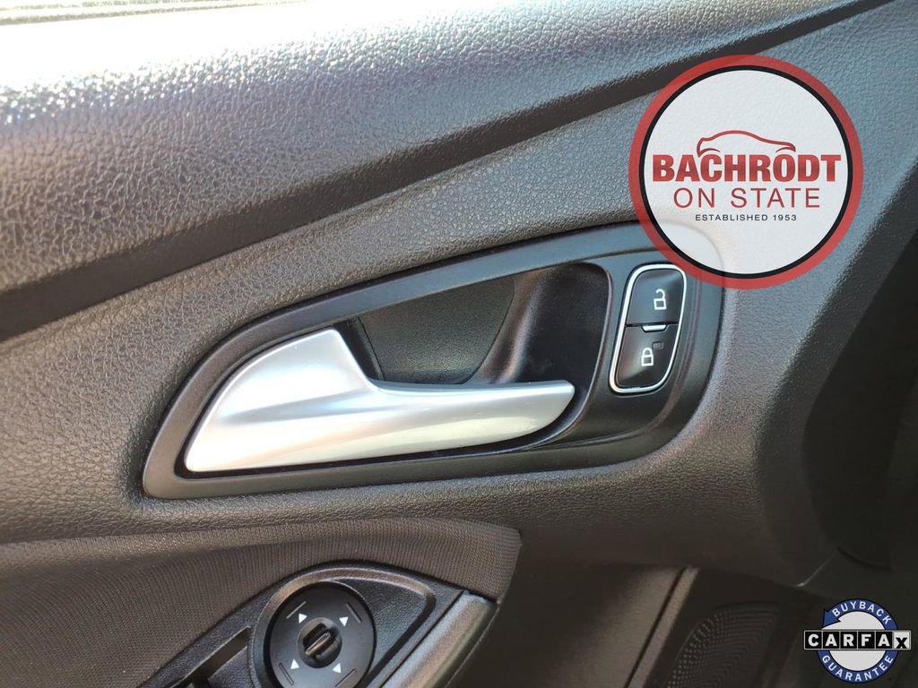 Used 2018 Ford Focus SEL w/ Cold Weather Package FWD image 16