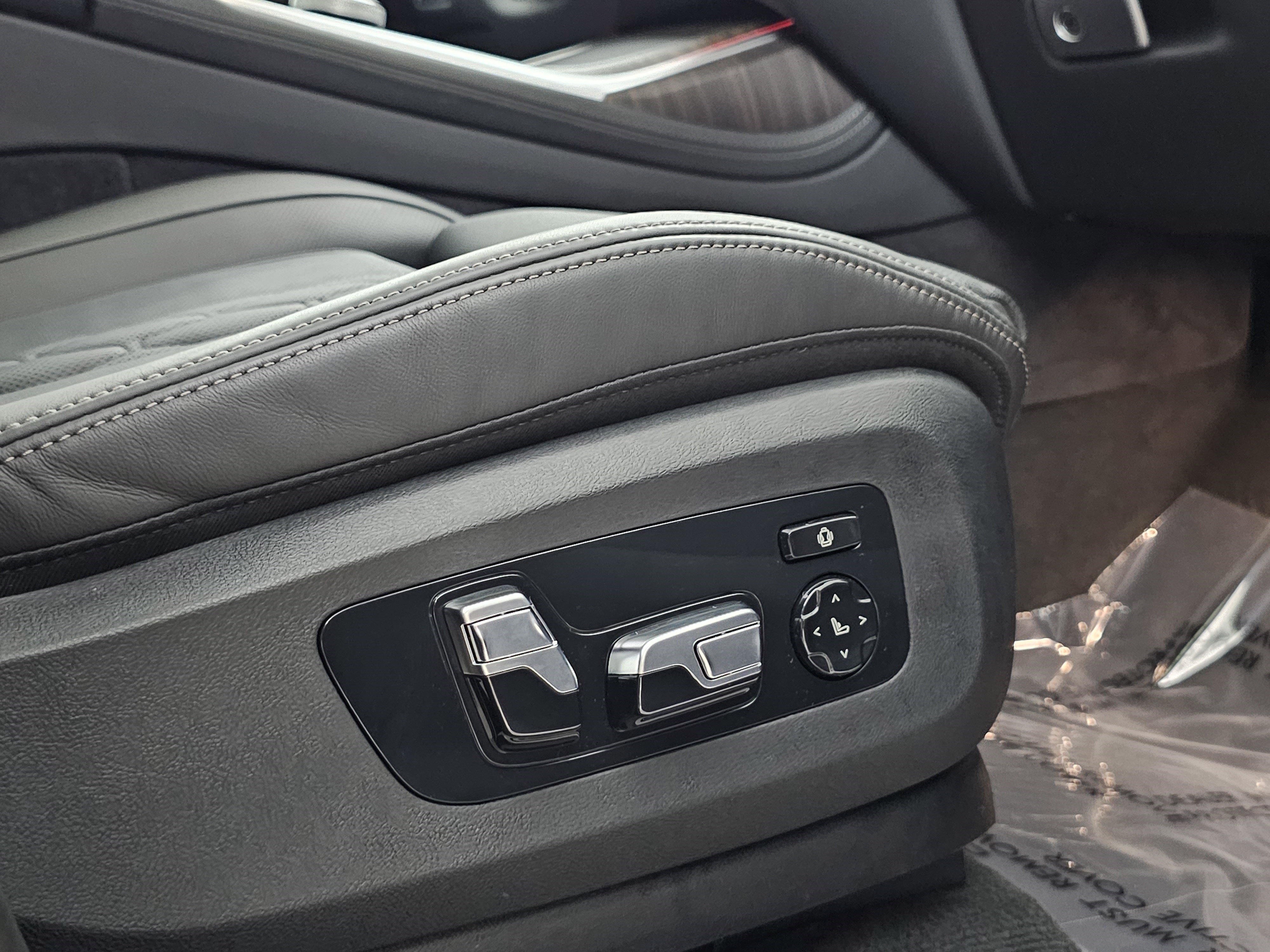 Used 2025 BMW X7 M60i image 18