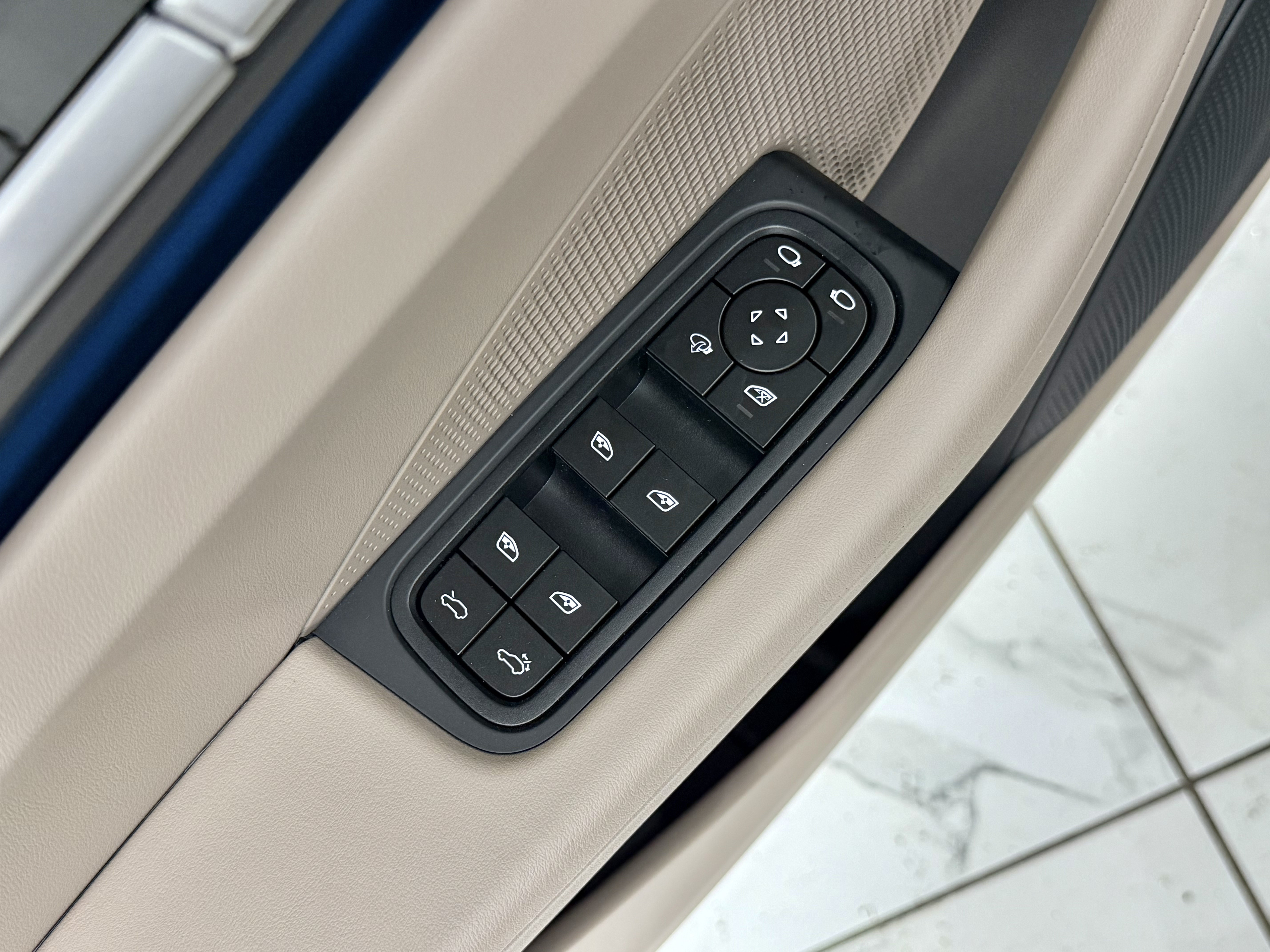 New 2026 Porsche Macan 4 Electric AWD/4WD image 28