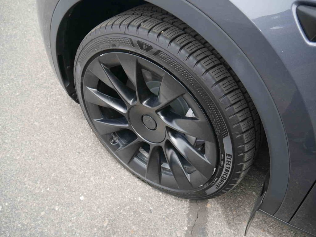 Used 2022 Tesla Model Y Long Range AWD/4WD image 11