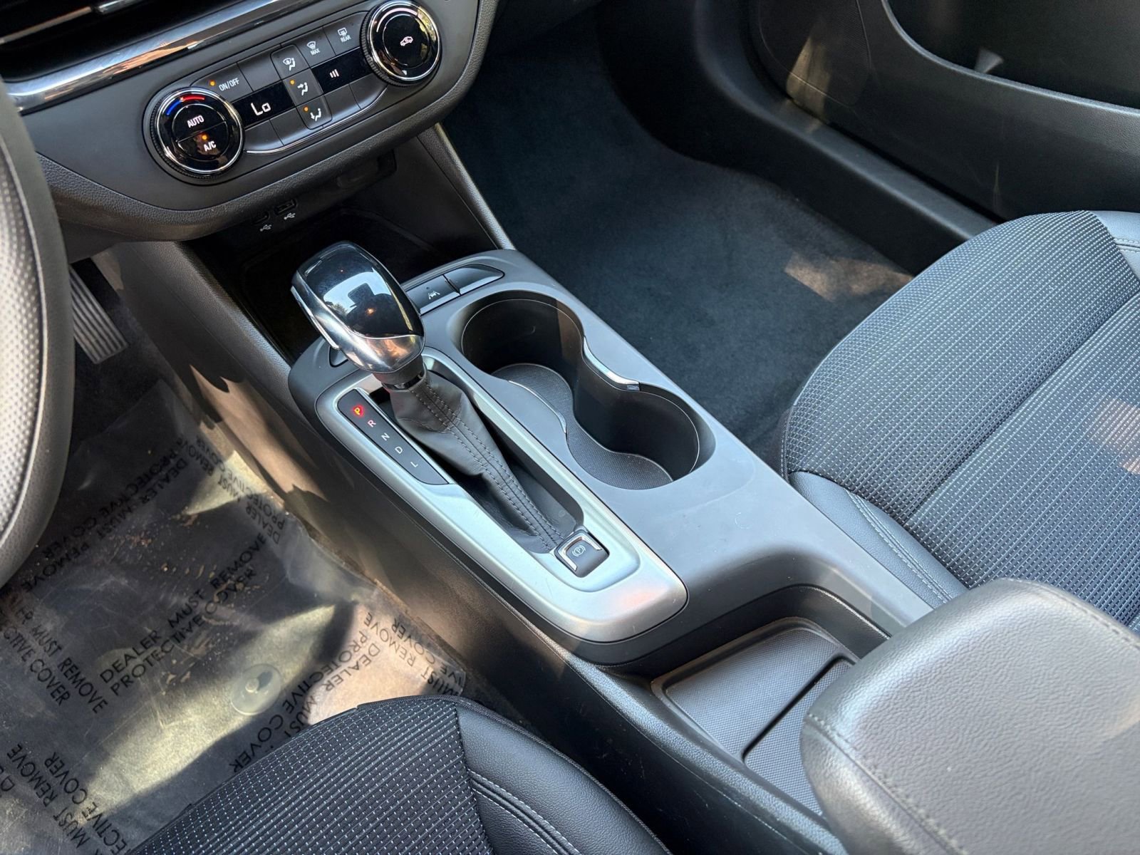 Used 2025 Buick Envista Preferred image 35