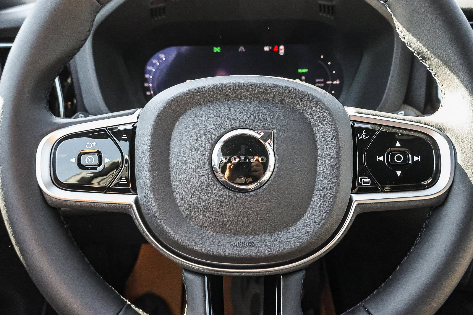 New 2026 Volvo XC60 T8 Plus w/ Climate Package AWD/4WD image 32