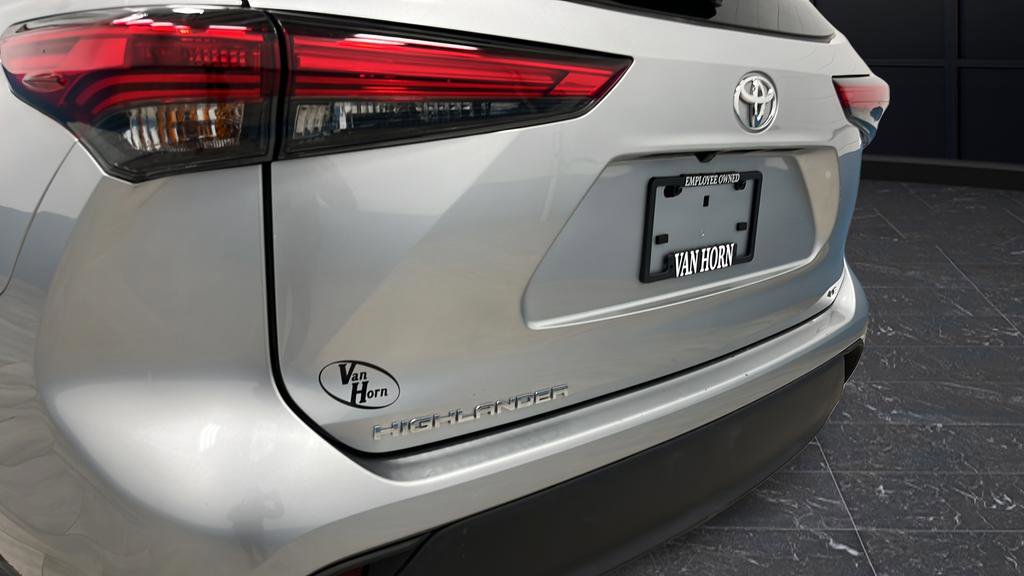 Used 2023 Toyota Highlander LE FWD image 37