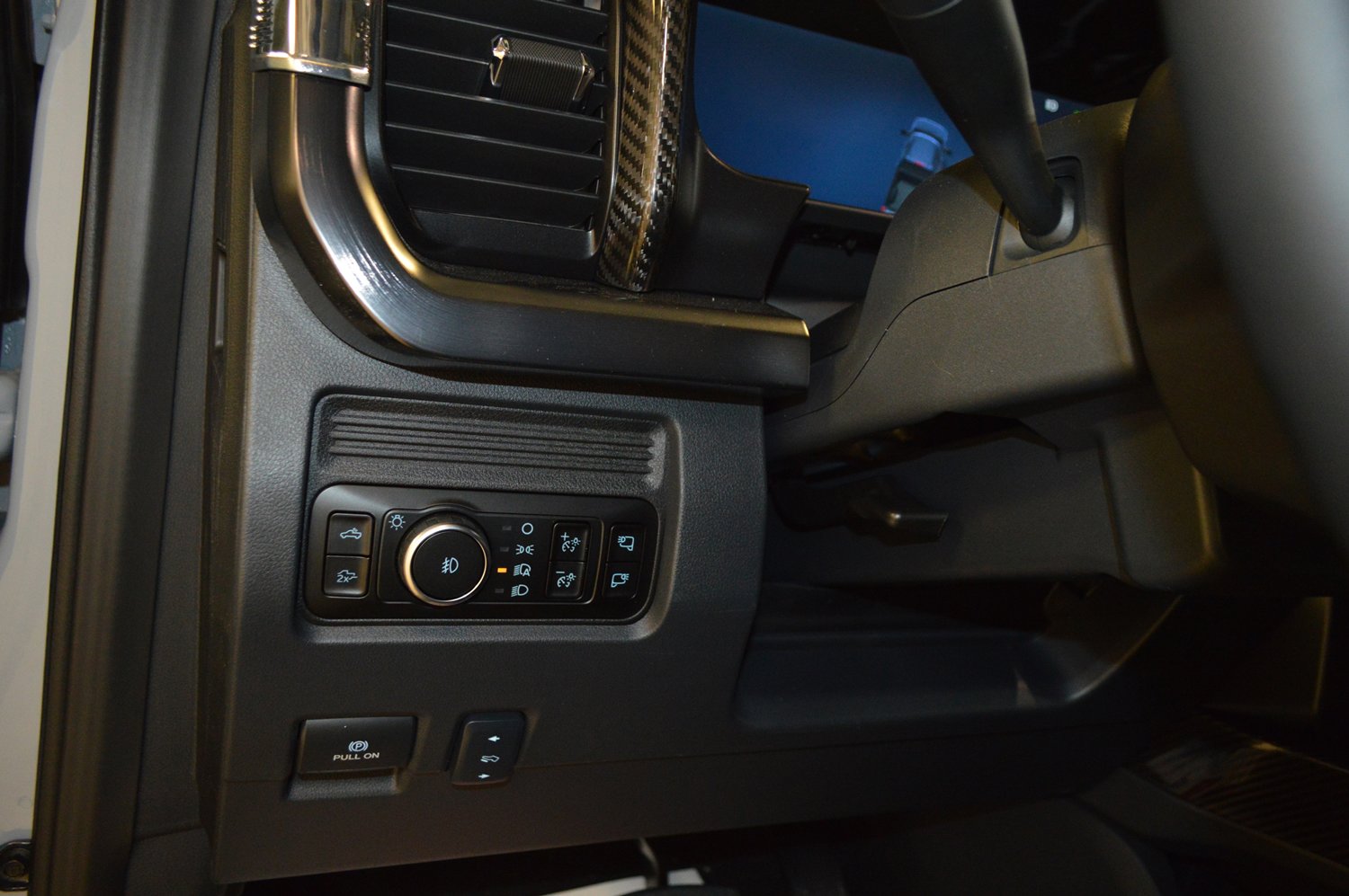 New 2026 Ford F250 Lariat w/ Black Appearance Package image 15