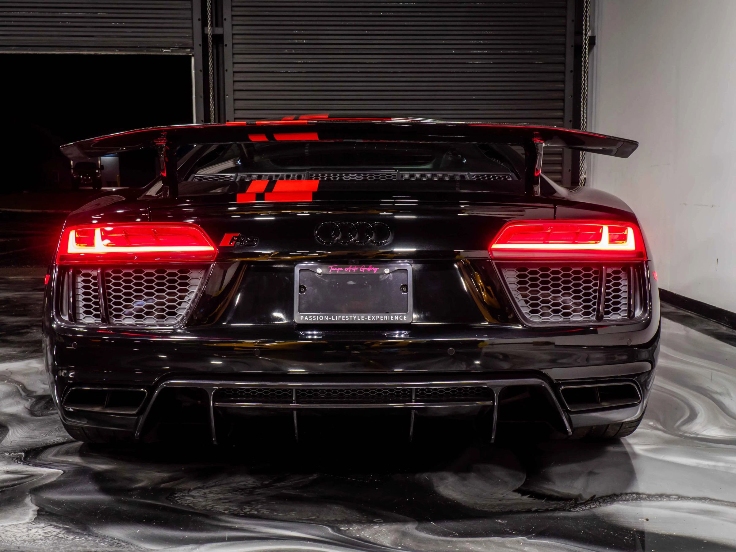 Used 2018 Audi R8 V10 w/ Premium Package image 9