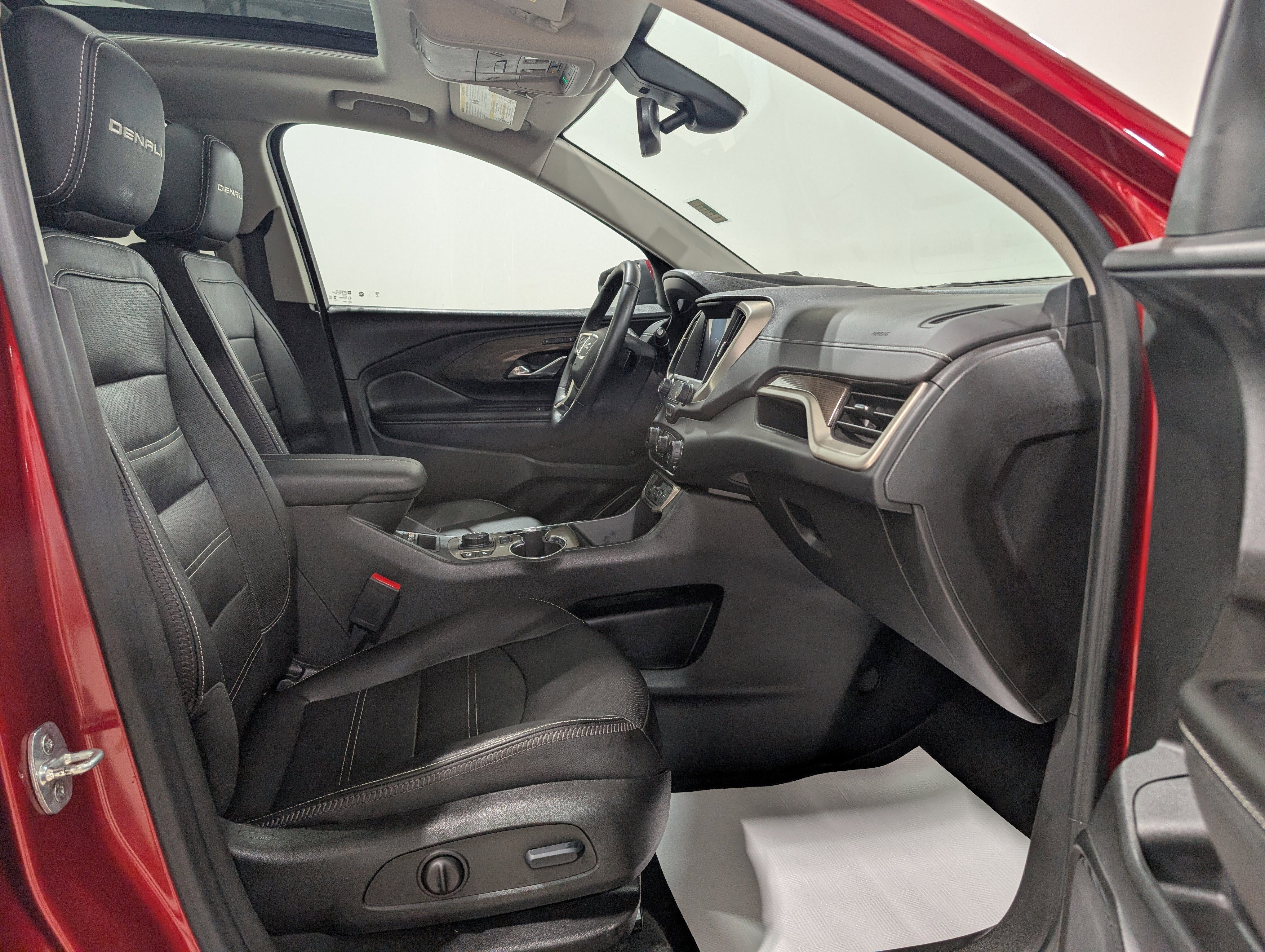 Used 2023 GMC Terrain Denali w/ Denali Premium Package image 18