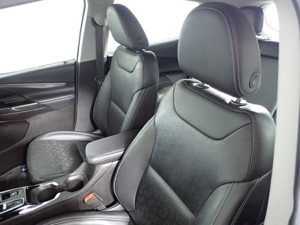 Used 2022 Chevrolet Bolt LT w/ Infotainment Package FWD image 24