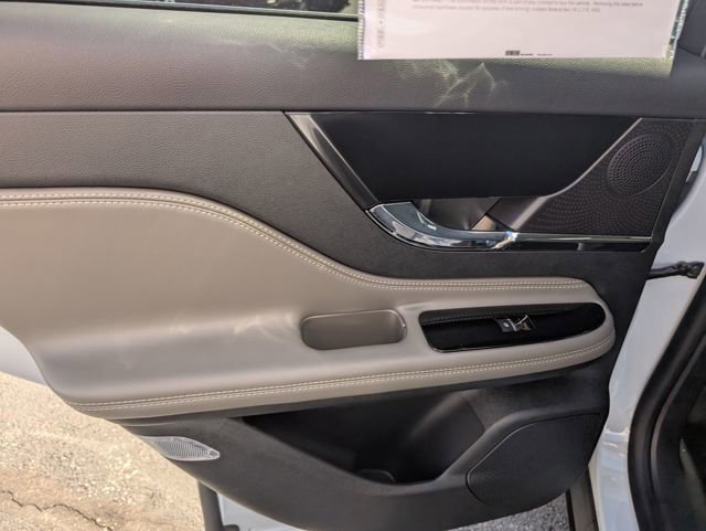 Used 2026 Lincoln Corsair Premiere image 11