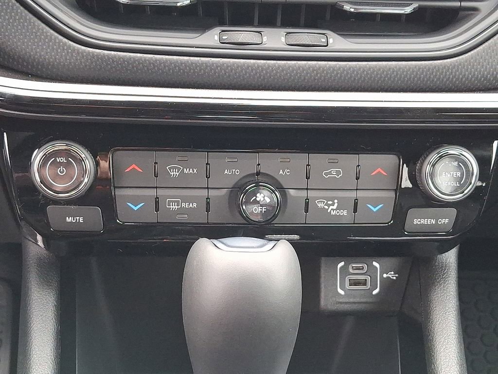 New 2026 Jeep Compass Latitude w/ Sun and Sound Group image 9