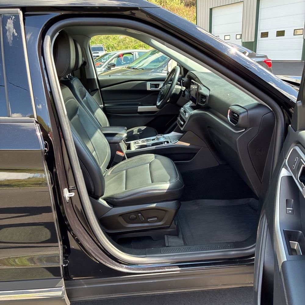 Used 2021 Ford Explorer XLT w/ Equipment Group 202A AWD/4WD image 6