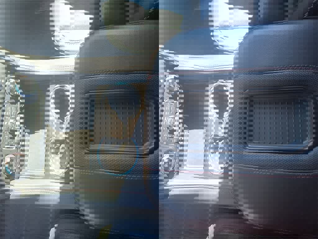 Used 2021 Chevrolet Suburban RST w/ Luxury Package image 20