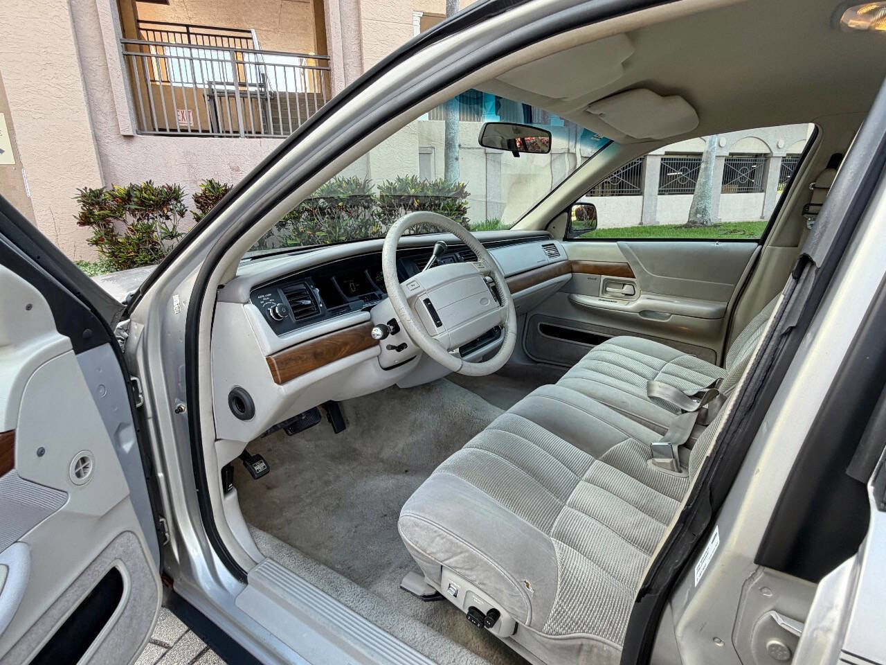 Used 1992 Ford Crown Victoria LX RWD image 37