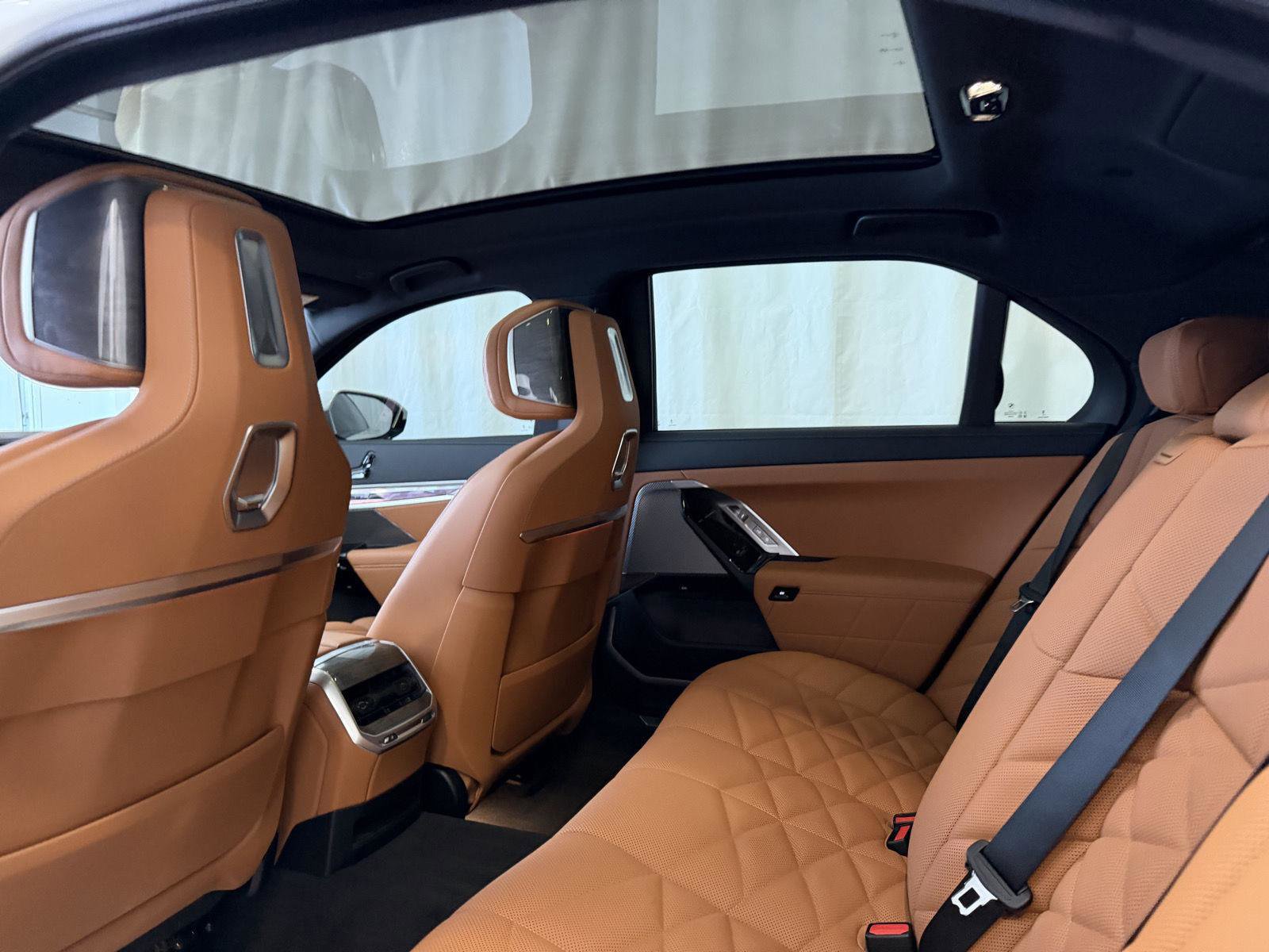 Used 2025 BMW 740i xDrive image 24