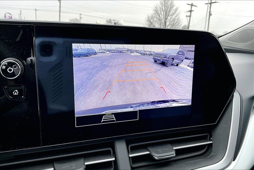 Used 2025 Chevrolet Trax LS image 21