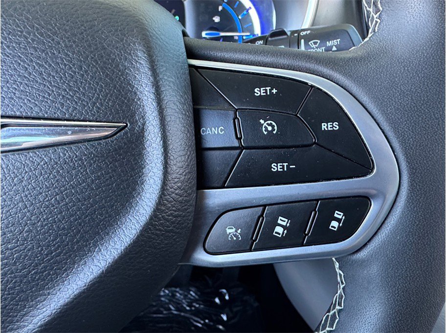 Used 2022 Chrysler Pacifica Touring-L FWD image 15