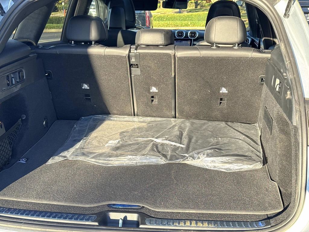Used 2025 Mercedes-Benz GLC 300 4MATIC image 6