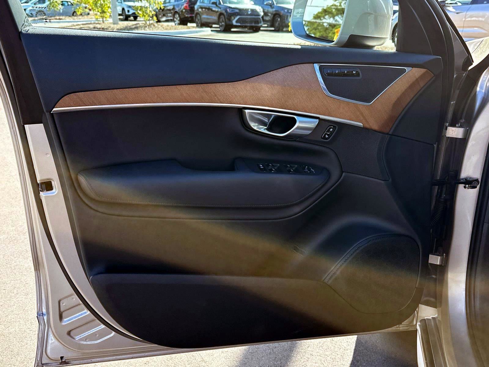 Certified 2024 Volvo XC90 T8 Plus w/ Protection Package Premier image 15