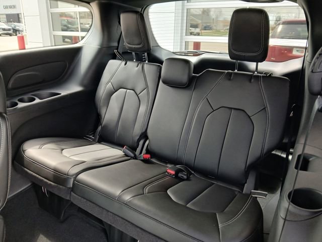 New 2026 Chrysler Pacifica Select AWD/4WD image 15