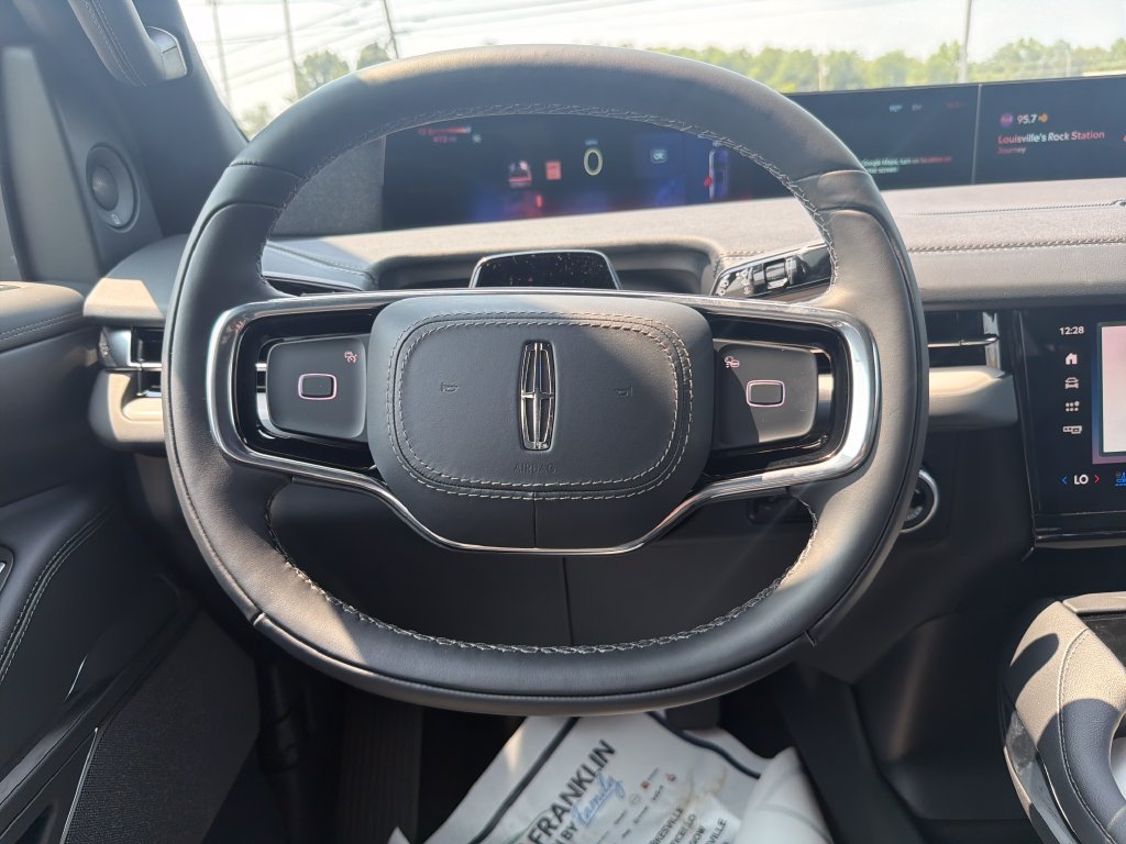 New 2027 Lincoln Navigator Reserve w/ Jet Appearance Package AWD/4WD image 17