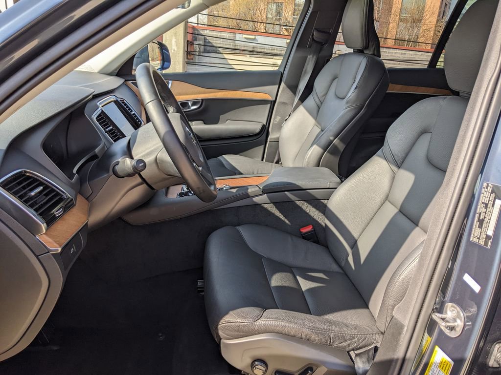 Certified 2025 Volvo XC90 B6 Plus AWD/4WD image 11