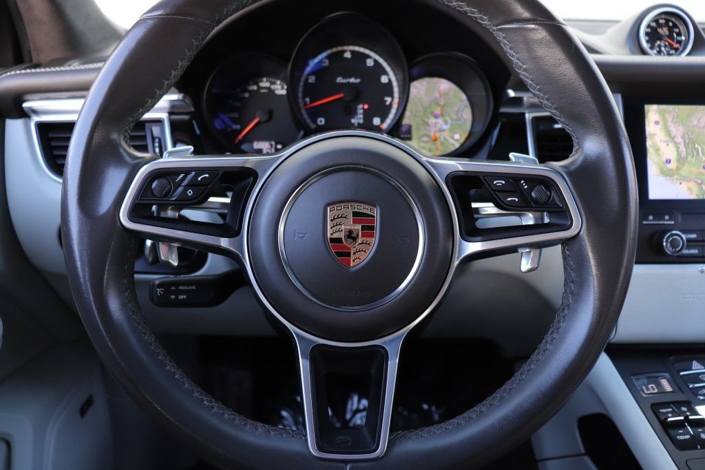 Used 2018 Porsche Macan Turbo AWD/4WD image 40