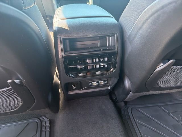 Used 2023 Jeep Grand Cherokee Altitude AWD/4WD image 17