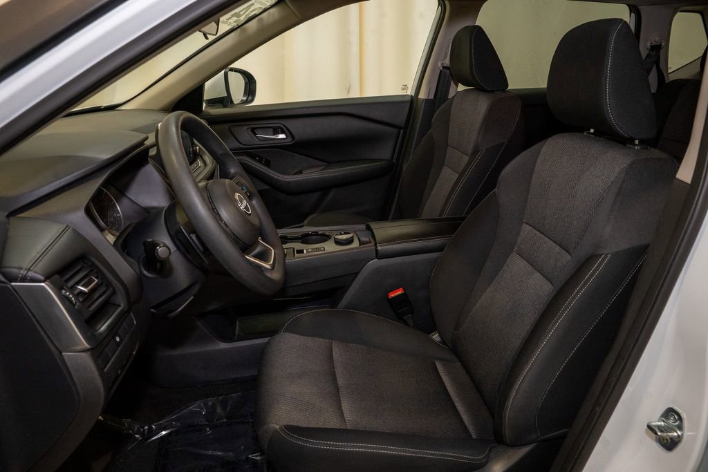 Used 2024 Nissan Rogue SV image 11