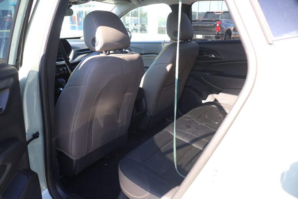 Used 2026 Chevrolet Trax ACTIV w/ Sunroof Package FWD image 32