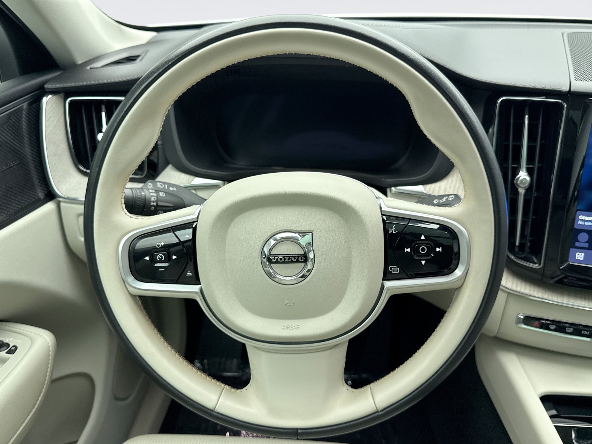 Used 2022 Volvo XC60 B5 Inscription w/ Advanced Package AWD/4WD image 12