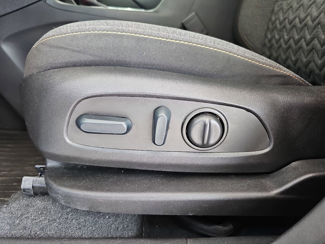 Used 2024 Chevrolet Equinox LT FWD image 35