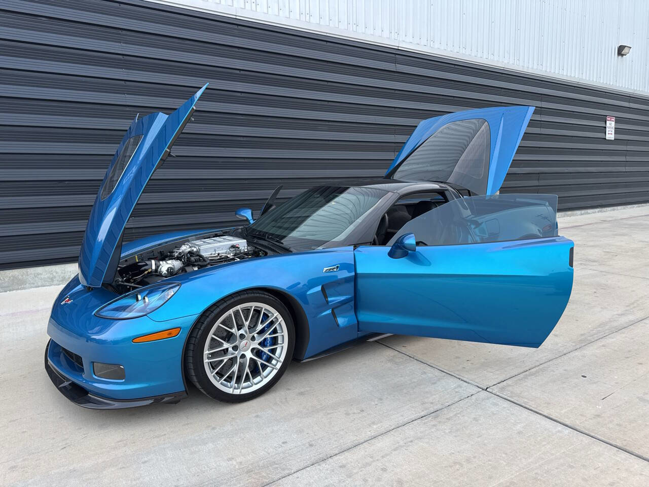 Used 2009 Chevrolet Corvette ZR1 w/ Preferred Equipment Group RWD image 26