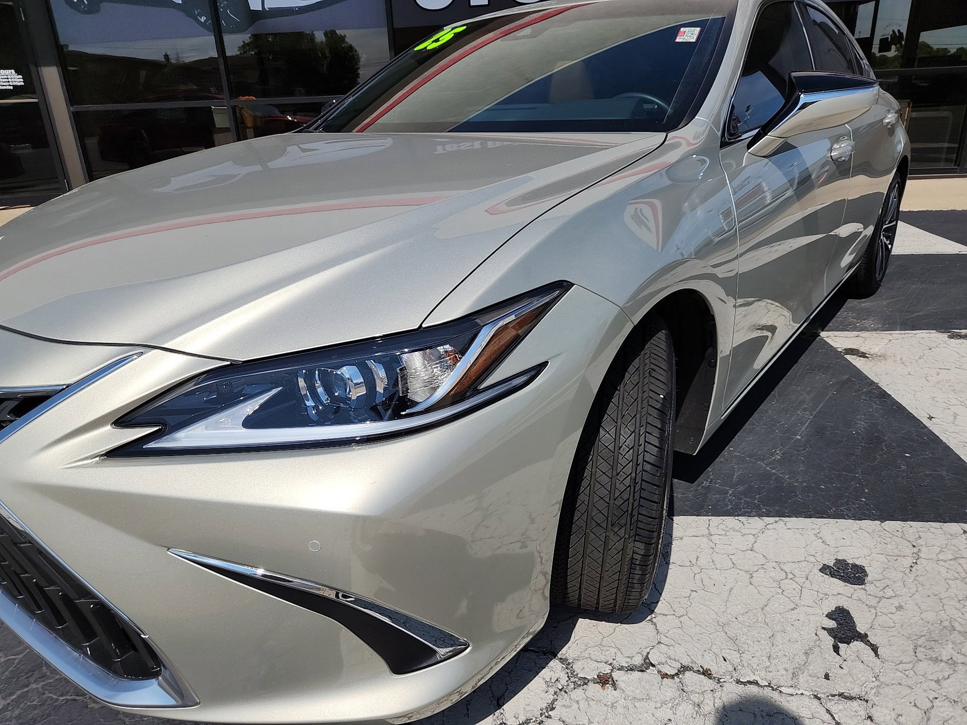 Used 2025 Lexus ES 300h w/ Premium Package image 9