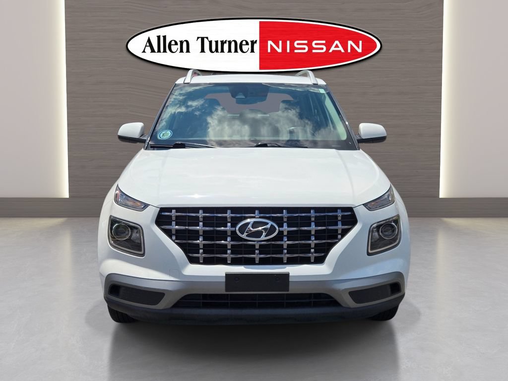 Used 2022 Hyundai Venue SEL w/ Cargo Package FWD image 2