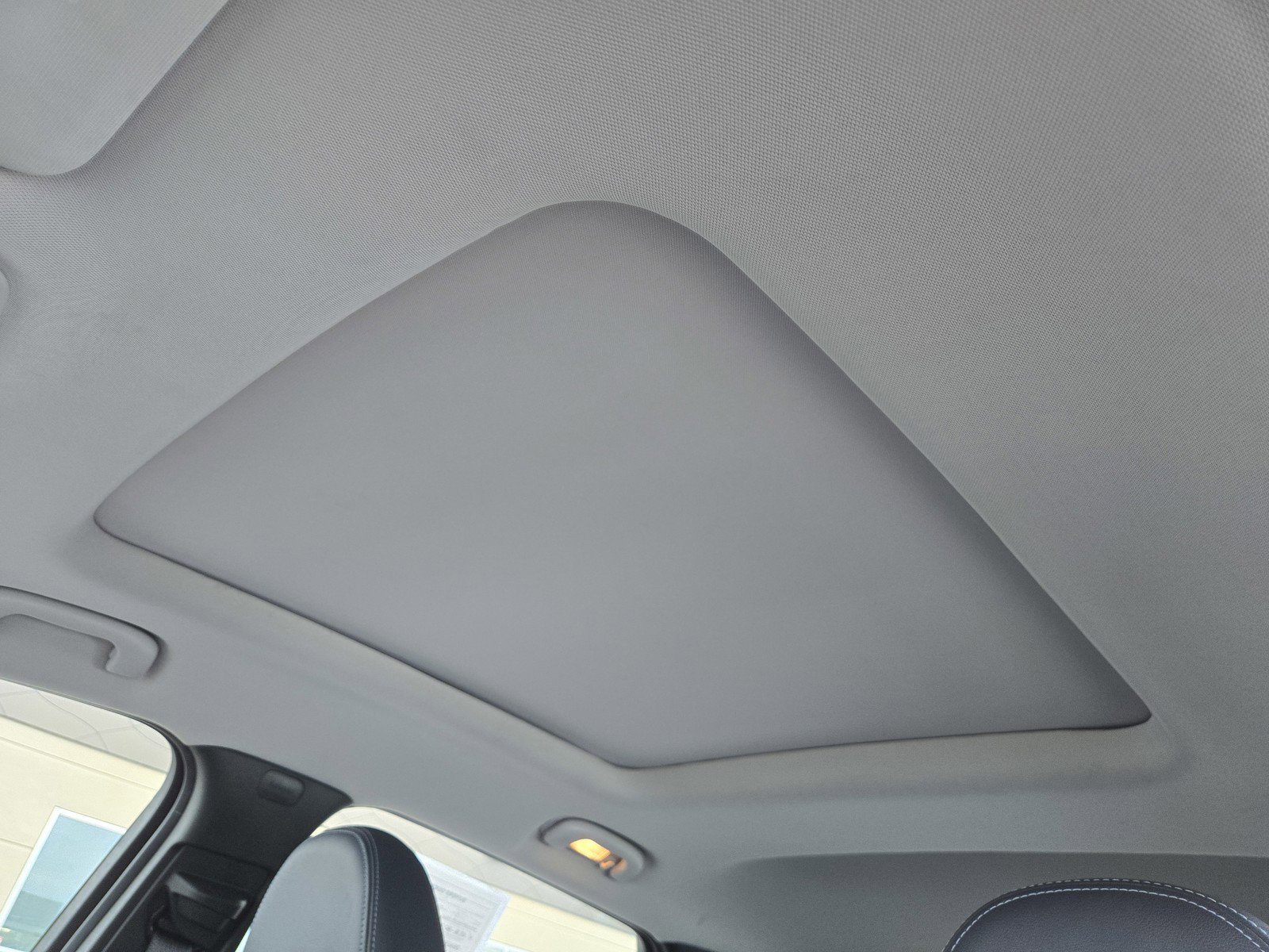 Used 2022 Chevrolet Bolt EUV Premier w/ Sun & Sound Package image 16