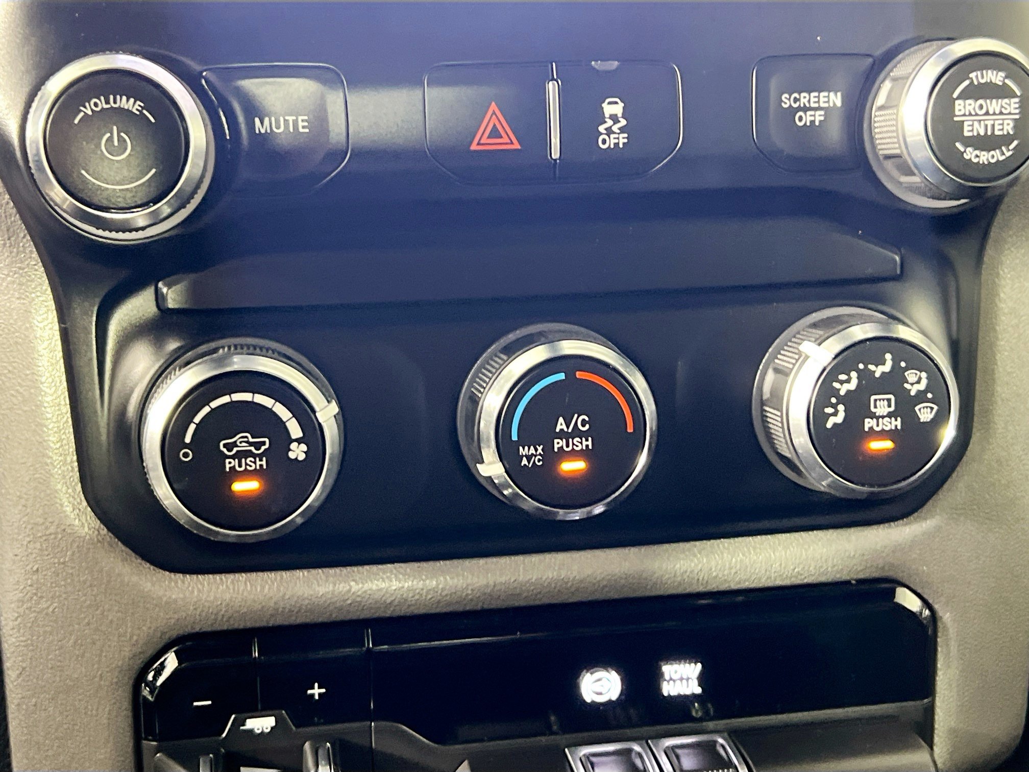 Used 2024 RAM 2500 Big Horn AWD/4WD image 27