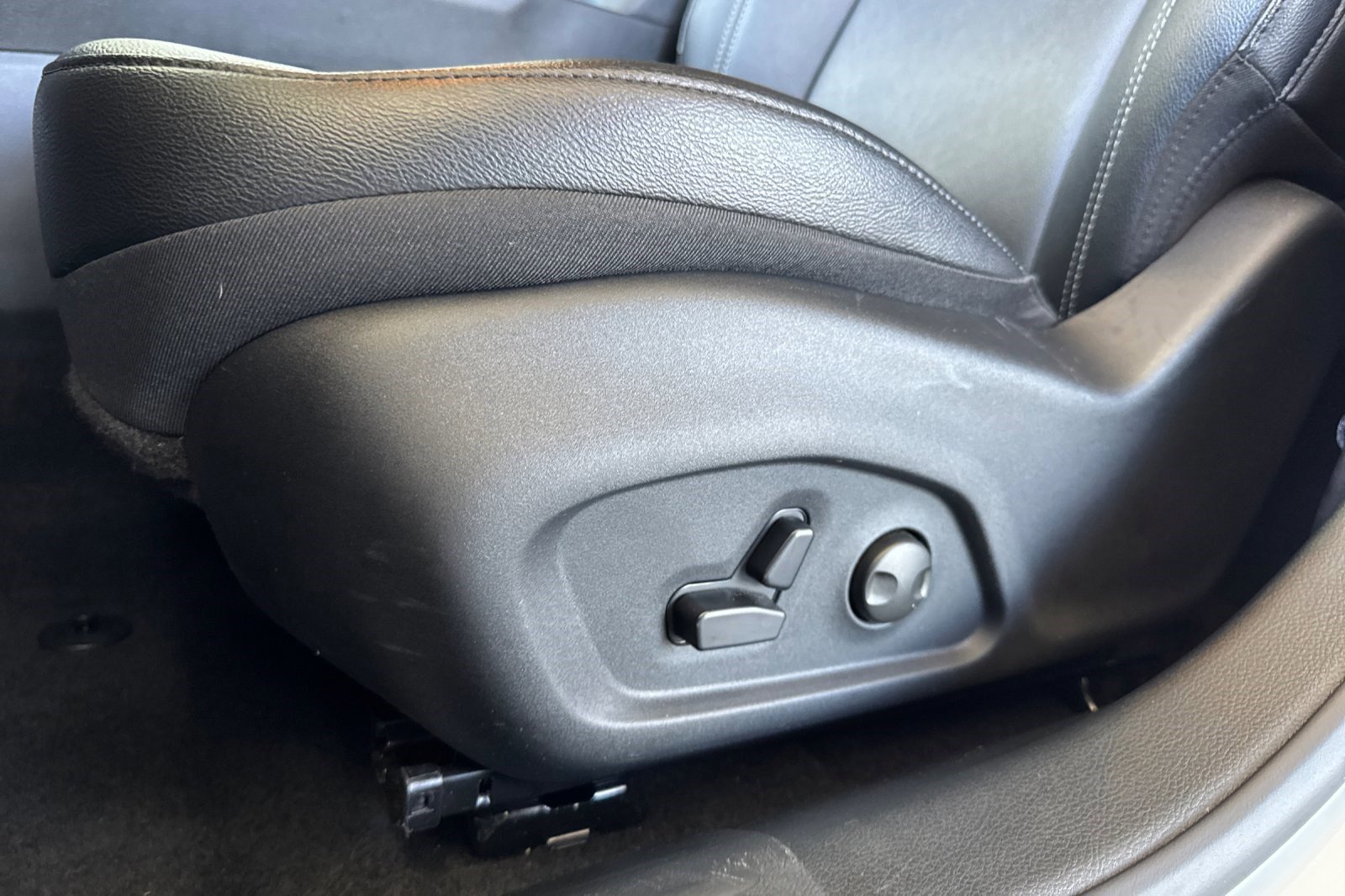 Used 2025 Jeep Compass Limited image 14