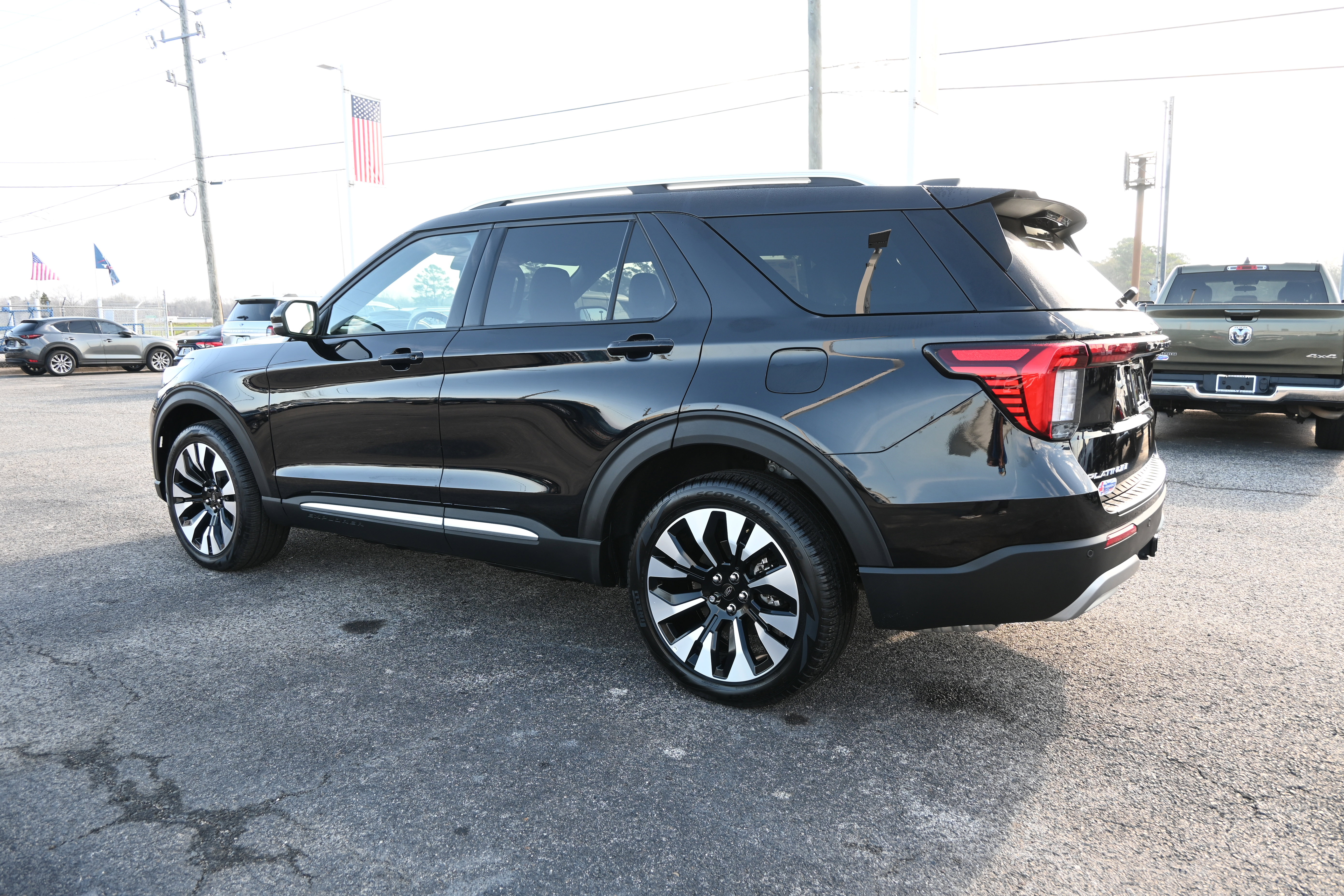 Used 2025 Ford Explorer Platinum w/ LUX Leather Package image 6