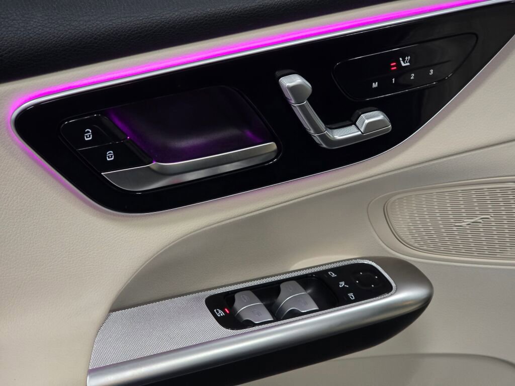 Certified 2025 Mercedes-Benz GLC 300 4MATIC image 29