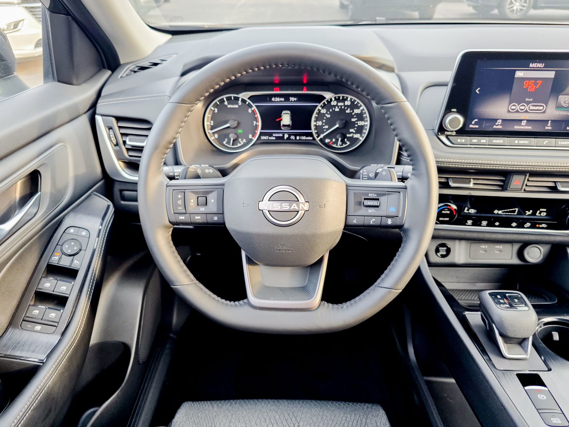 Used 2025 Nissan Rogue SV FWD image 28