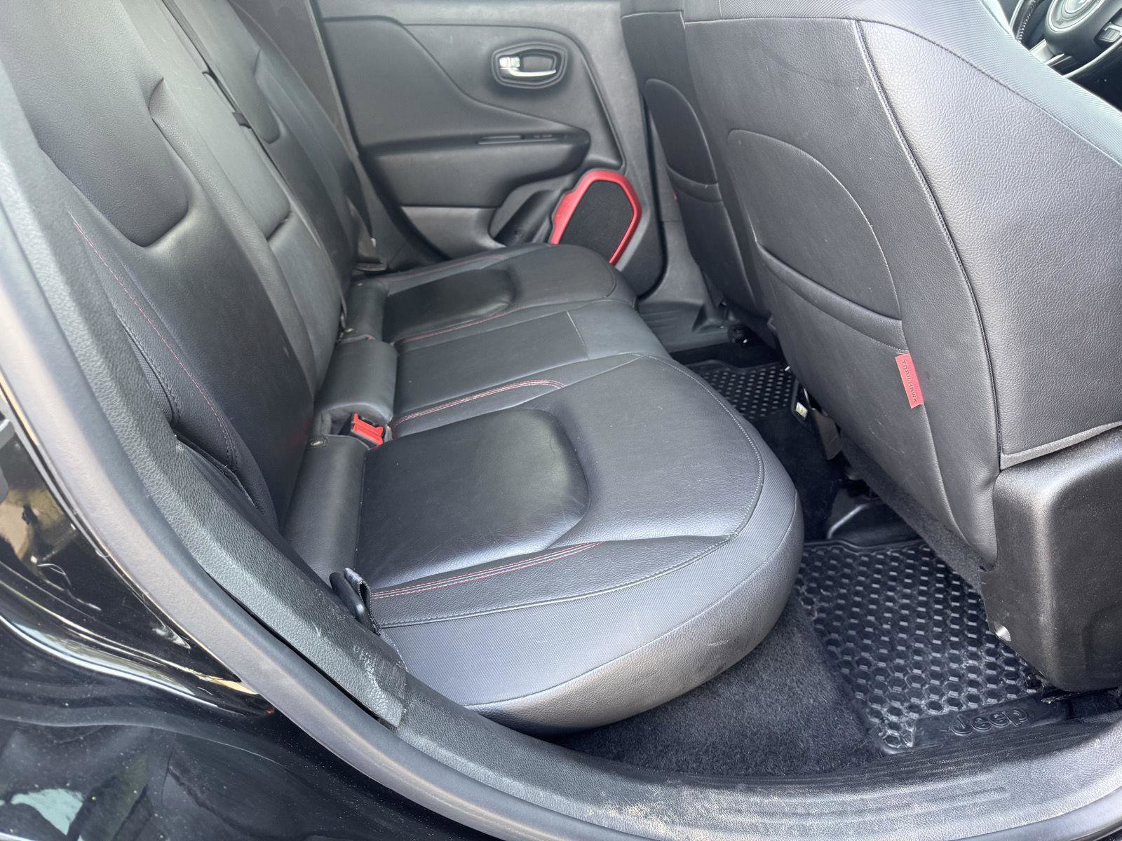 Used 2018 Jeep Renegade Trailhawk AWD/4WD image 18