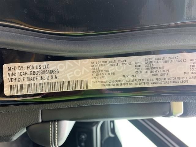 Used 2025 Jeep Grand Cherokee Limited RWD image 17