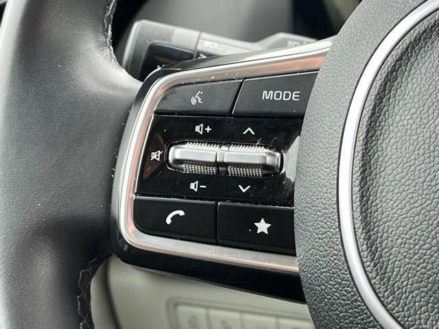 Certified 2024 Kia Carnival EX image 33