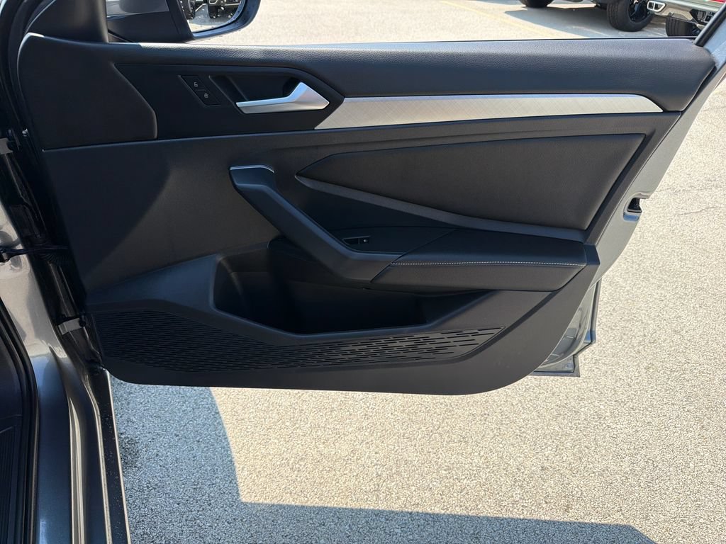 Certified 2023 Volkswagen Jetta SE FWD image 24
