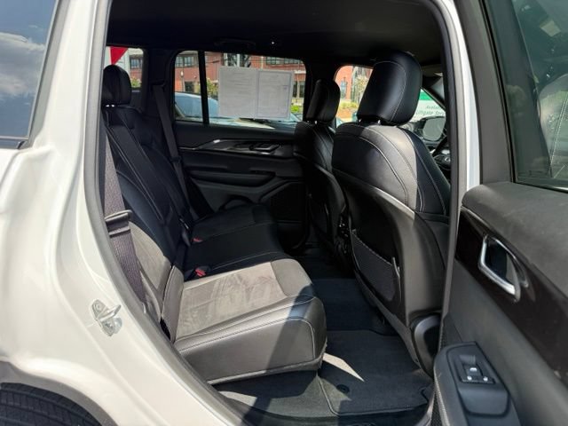 Used 2023 Jeep Grand Cherokee Altitude AWD/4WD image 11