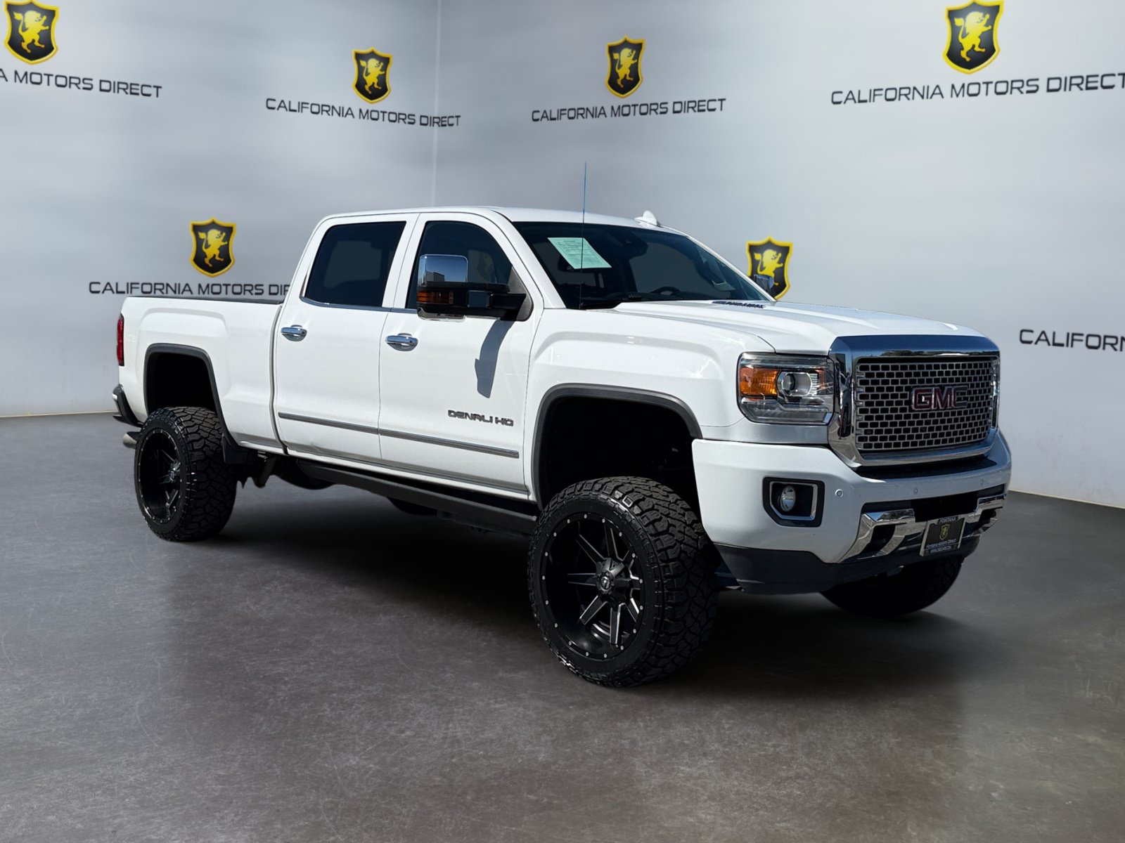 Used 2015 GMC Sierra 2500 Denali w/ Duramax Plus Package AWD/4WD image 7