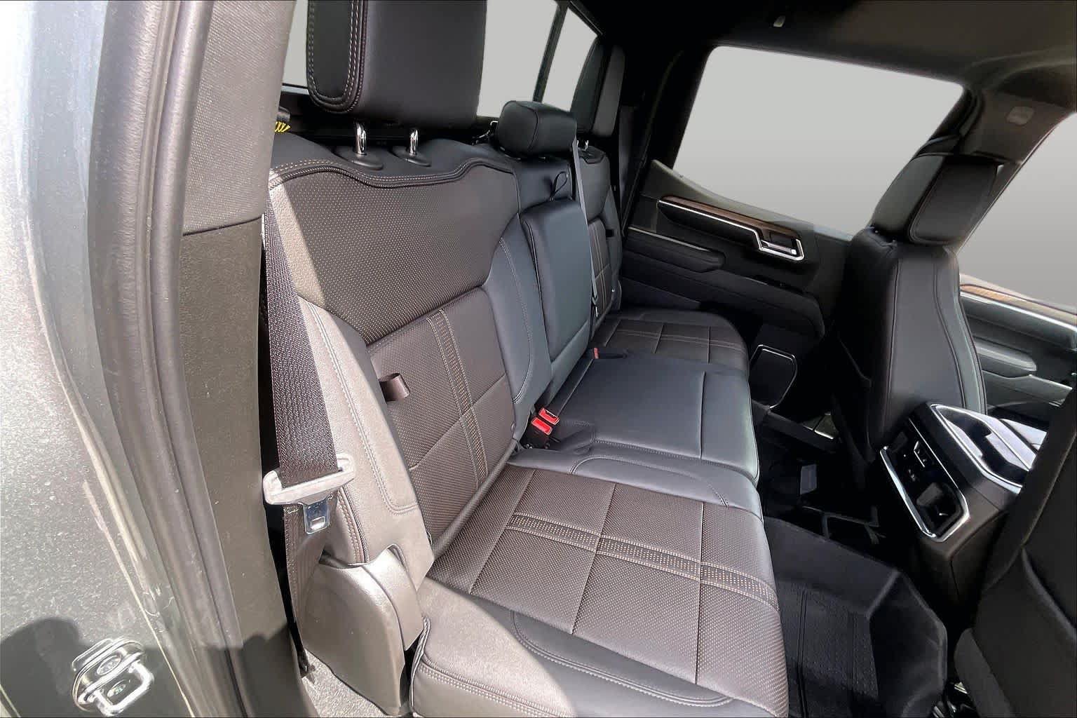 Used 2025 Chevrolet Silverado 1500 High Country w/ High Country Premium Package AWD/4WD image 20
